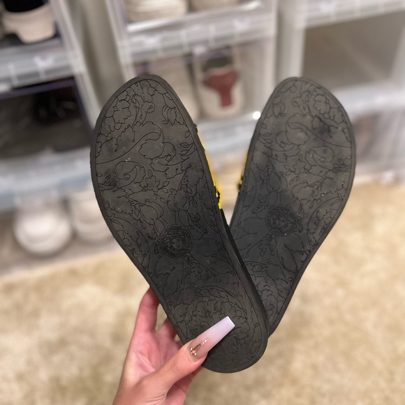 Versace Women’s Baroque Print Pool Slides - Picture 3 of 3